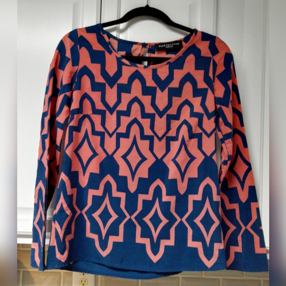 EUC WOMANS TOP SZ SM